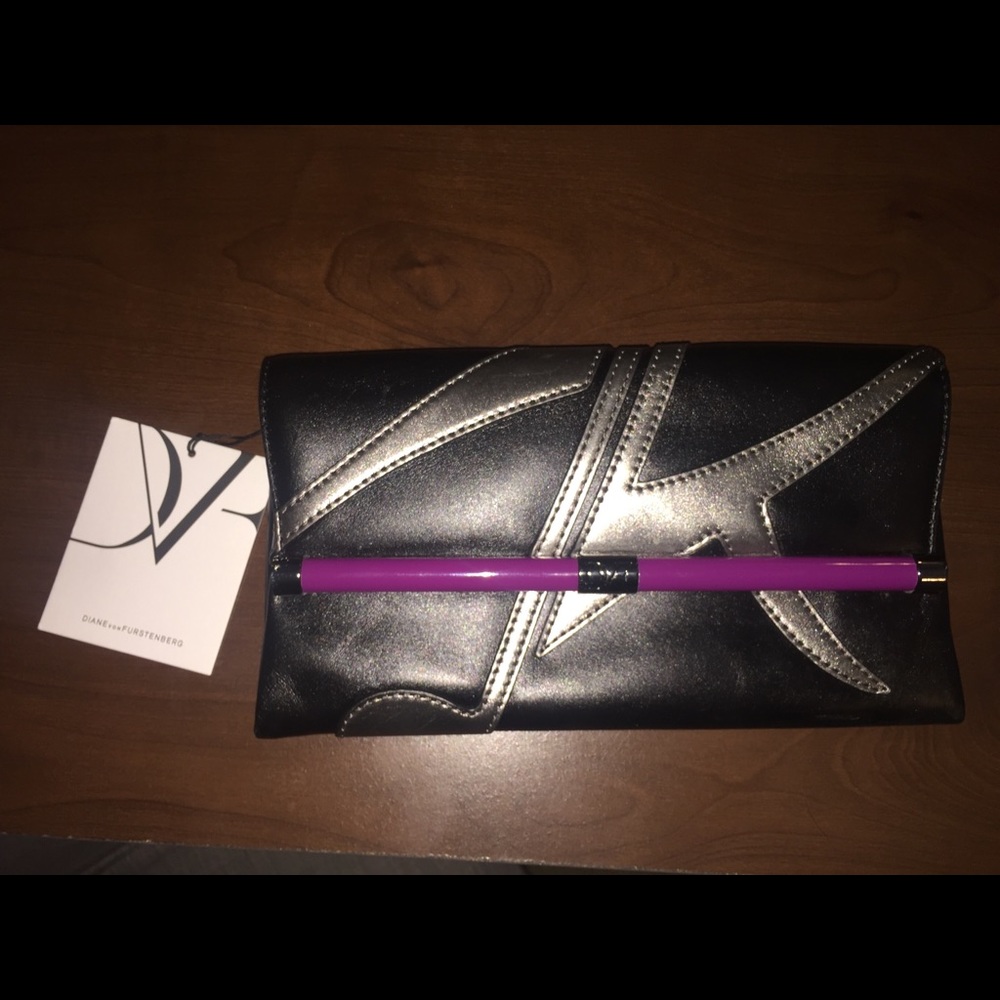 DVF 440 ENVP CLUTCH AK COLLAB LTH